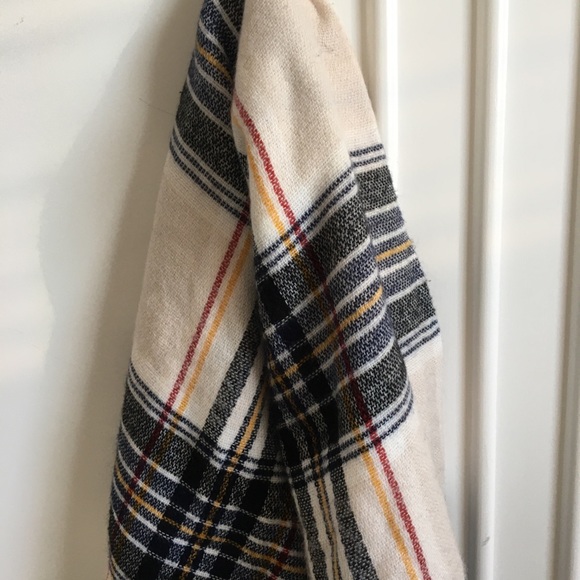 Plaid Blanket Scarf - Picture 3 of 3